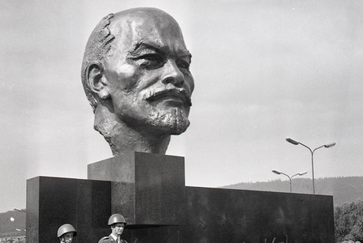 1971 Zilina Vladimir Lenin Socialist Revolutionary Bust Statue Pin Badge