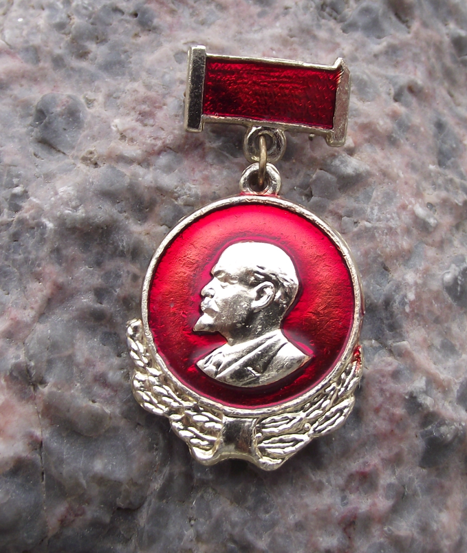 Vintage Vladimir Lenin Head Profile Soviet Leader Award Medal Style Pin Badge