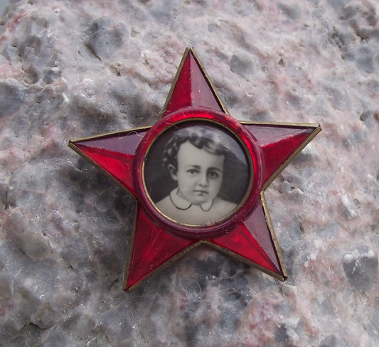 .Vintage Little Octobrist Child Lenin Red Star Association Members Pin Badge