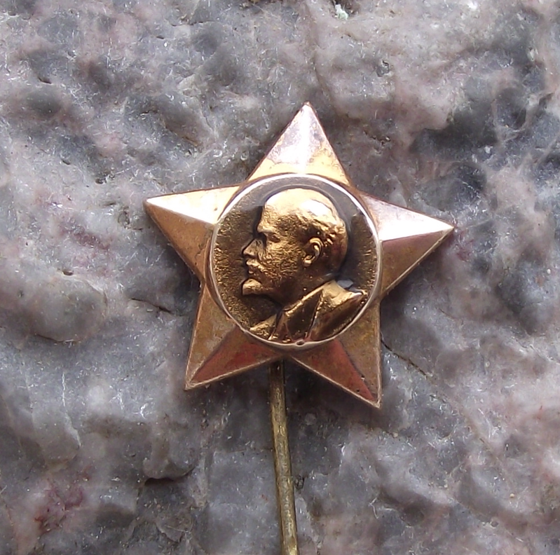 Vintage Lenin Head Profile Communist Leader Gold Star Shaped Pin Badge