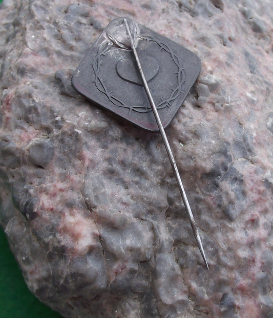 Vintage Czechoslovakia Concentration Camp Remembrance Crown of Thorns Pin Badge - Badgecrazy