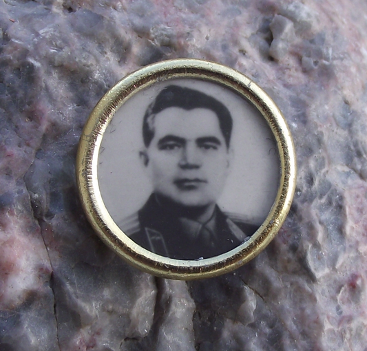 1962 Pavel Popovich Vostok 4 Soviet Space Pioneer Astronaut Photograph Pin Badge - Badgecrazy