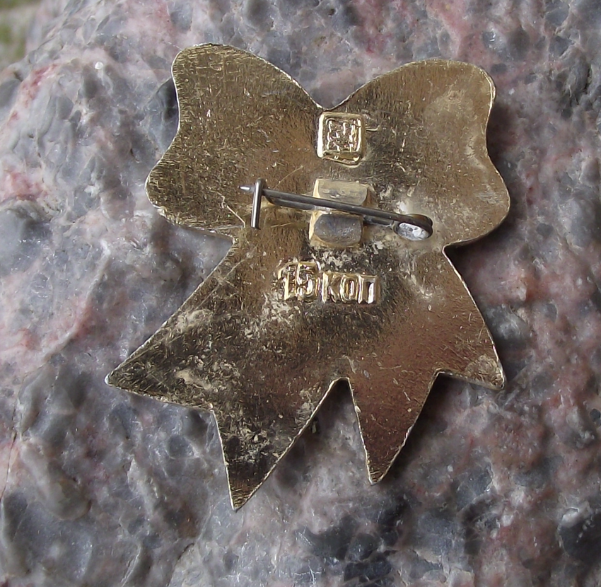 Vintage Vladimir Lenin Wearing Flat Cap Soviet Union Red Ribbon Bow Pin Badge - Badgecrazy