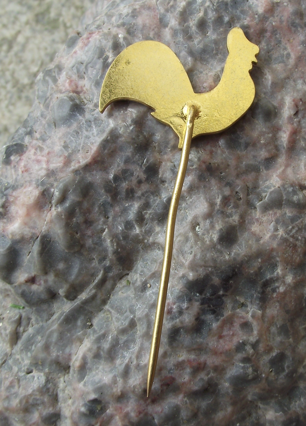 Vintage Colourful Chicken Rooster Cockrel Farming Bird Pin Badge - Badgecrazy