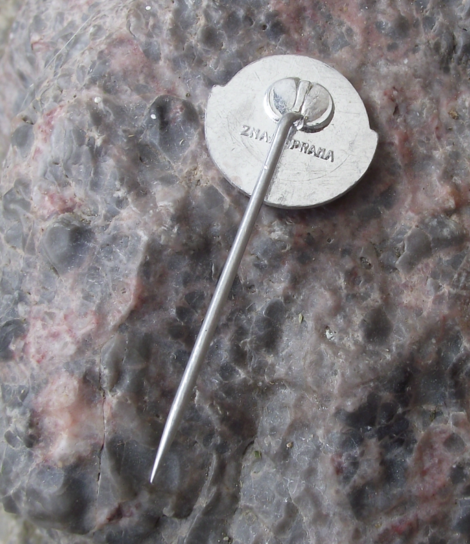 Vintage Czech Dove Pigeon Bird Breeders CSCHDZ Club Members Pin Badge - Badgecrazy