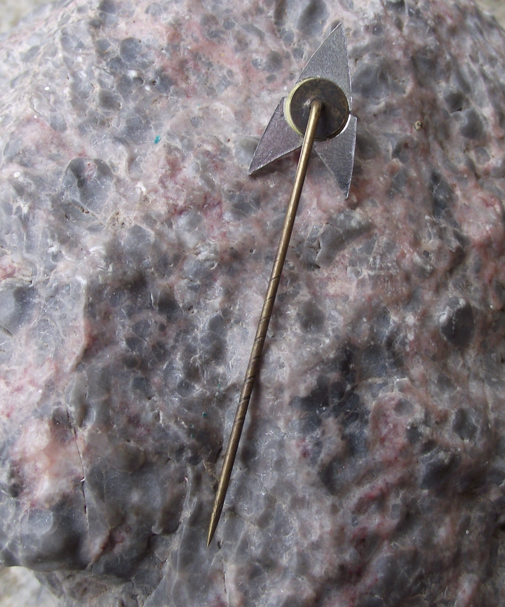 Vintage Kastle Kaestle Alpine Nordic Skiing Ski Maker Logo Pin Badge - Badgecrazy