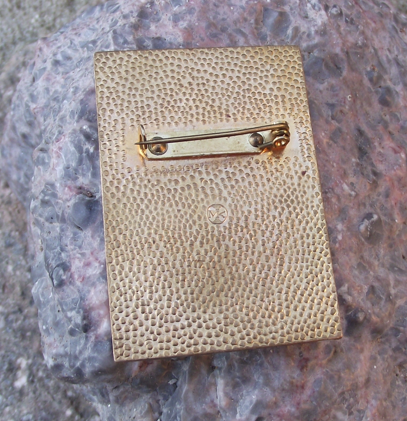 1971 IUS International Students Union 10th Congress Slovakia Pin Badge - Badgecrazy