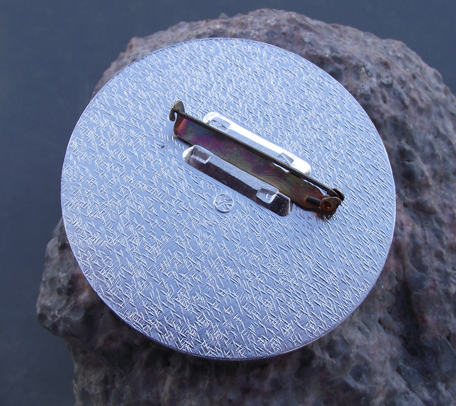 Vintage IUS Help Construct Nguyen Van Troi Hospital Vietnam Pin Badge - Badgecrazy