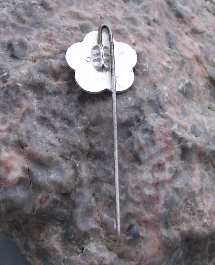 1959 WFDY World VII 7th Youth Festival Vienna Austria Flower Pin Badge - Badgecrazy