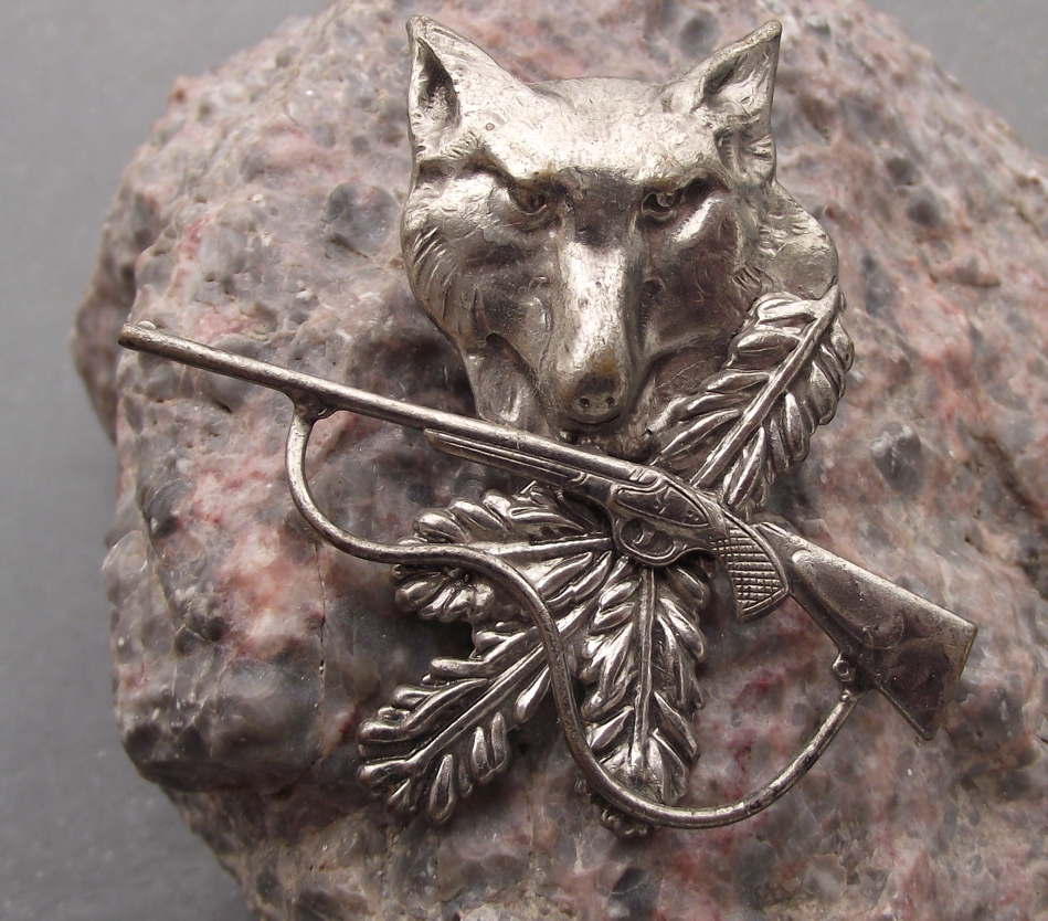 Vintage Wolf Head Hunting Rifle CMS Czech Hunters Pin Badge - Badgecrazy