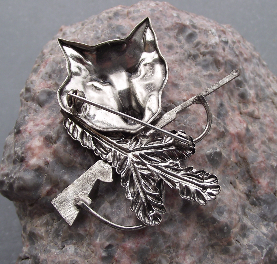 Vintage Wolf Head Hunting Rifle CMS Czech Hunters Pin Badge - Badgecrazy