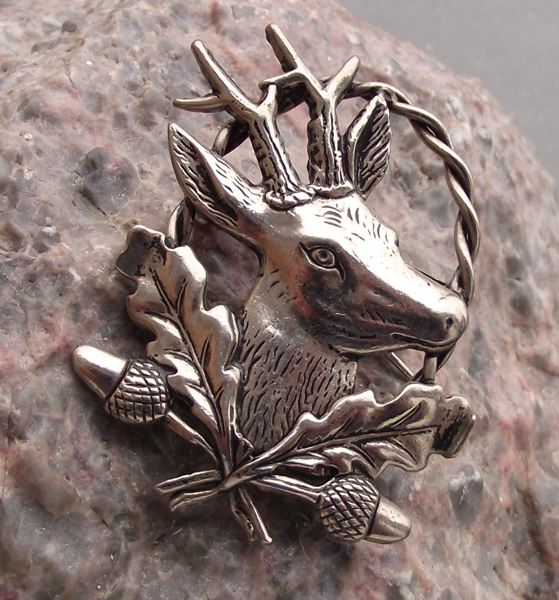 Vintage Roe Deer Stag Head CMS Czech Hunting Oak Cluster Pin Badge - Badgecrazy
