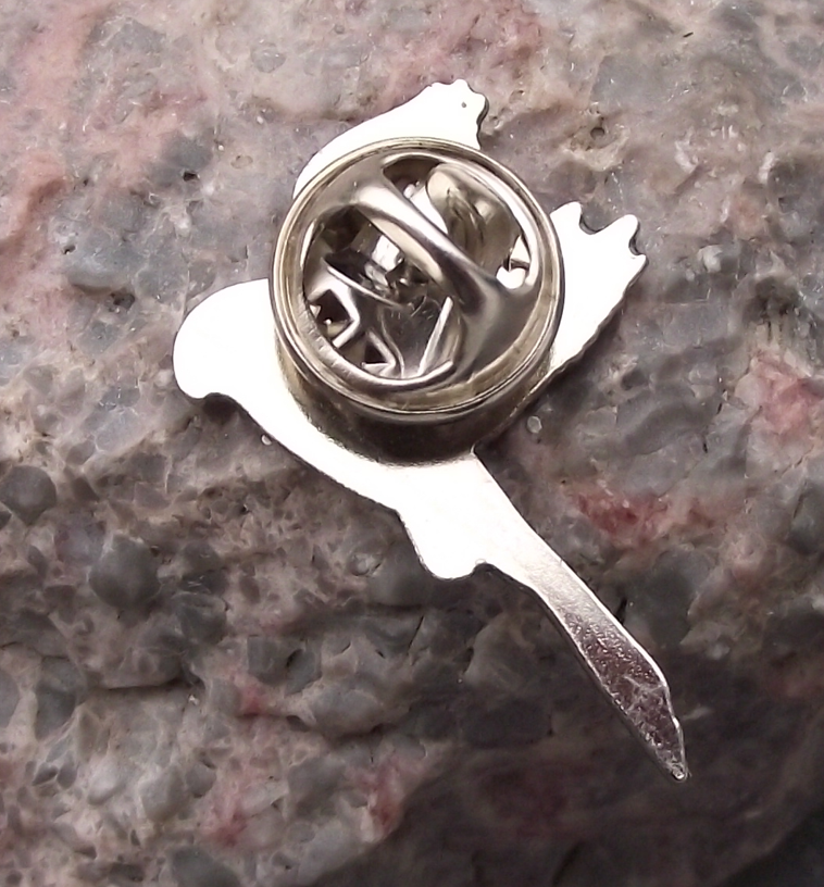 Hovering Kestrel America Europe Bird of Prey Brooch Raptor Pin Badge - Badgecrazy