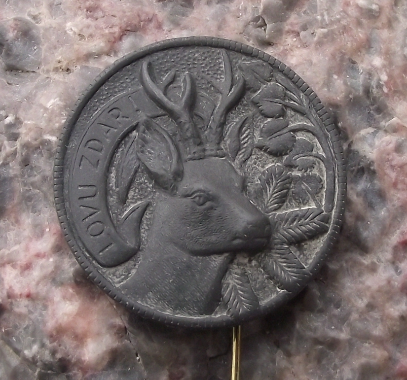 Vintage Lovu Zdar Stag Deer Head Hunting Cry Hunters Pin Badge