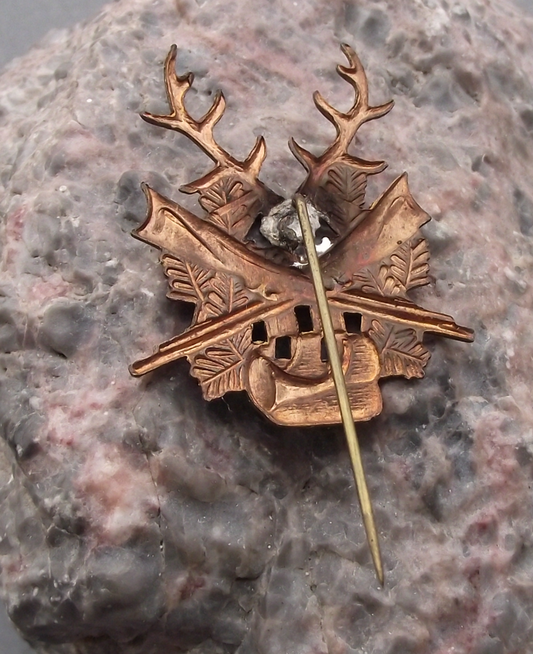 Vintage Antler Horns Crossed Hunting Rifles and Hunters Horn Pin Badge