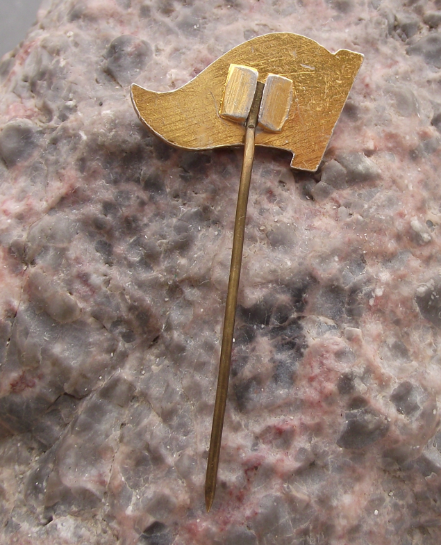 Vintage Hungarian Pioneer Youth Young Communist League Elore Pin Badge - Badgecrazy