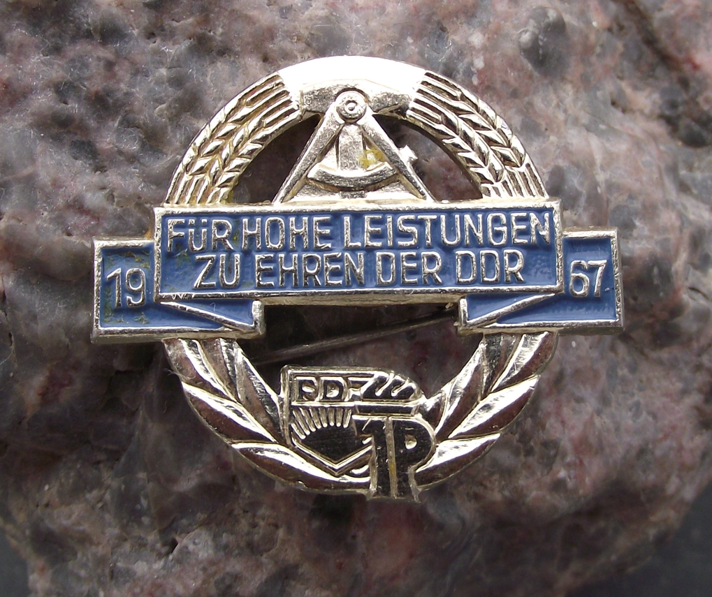 1967 FDJ Pioneer East German DDR Honourable Performance Award Pin Badge