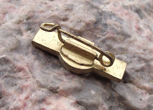 1962 NAW Nationales Aufbauwerk East German Voluntary Work DDR GDR Pin Badge - Badgecrazy