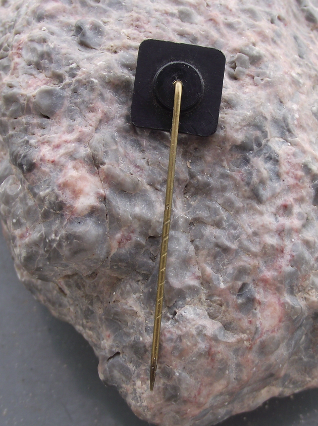 Vintage Hoechst AG German Chemical Engineering Life Sciences Aventis Pin Badge - Badgecrazy