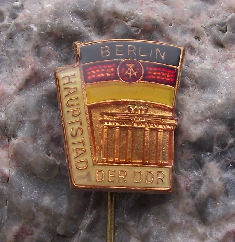 Vintage Berlin Capital City East Germany DDR Brandenburg Gate Pin Badge