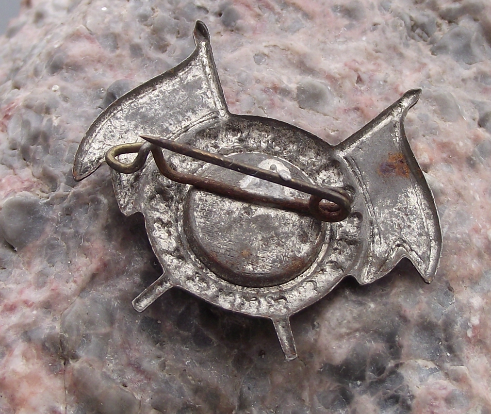 Vintage Dr Edvard Edward Benes WW2 President Crossed Flags Pin Badge