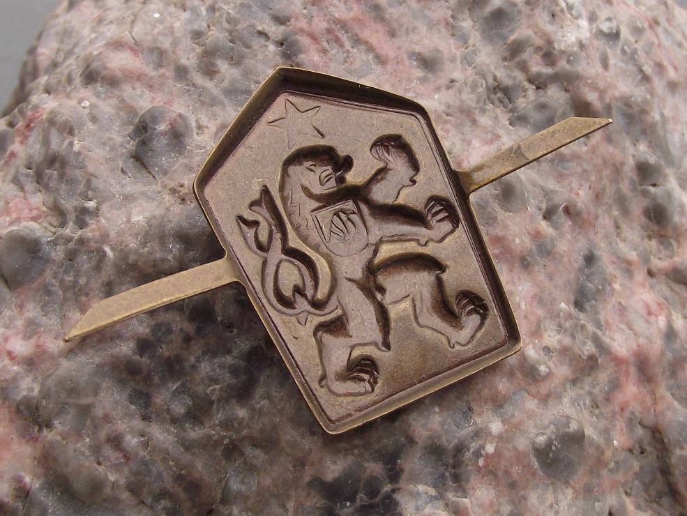 Czechoslovakia Army CSLA Hat Cap Insignia Dark Lion and Star - Badgecrazy