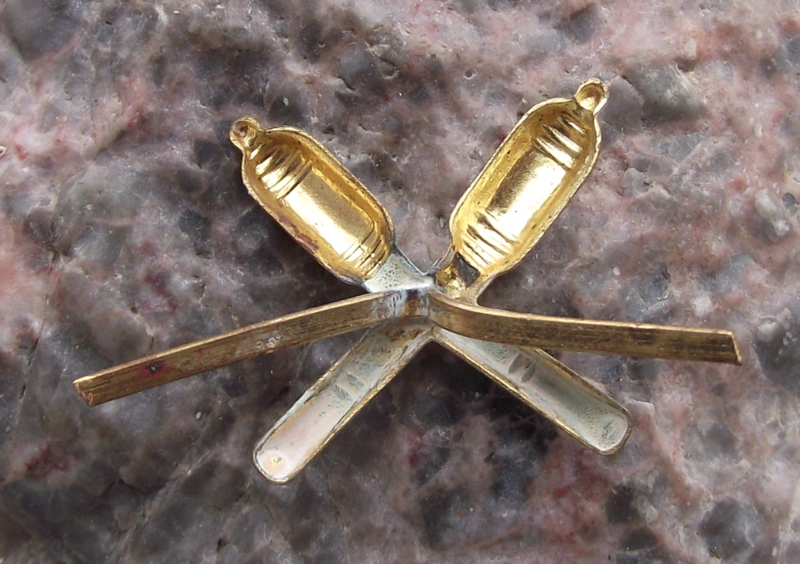 Czechoslovakia Army CSLA Artillery Uniform Insignia Crossed Cannons Badge - Badgecrazy