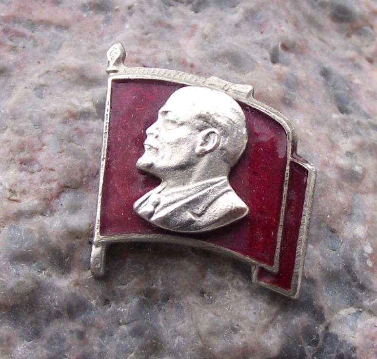 Vintage Vladimir Lenin Head Communist on Billowing Russian Flag Pin Badge