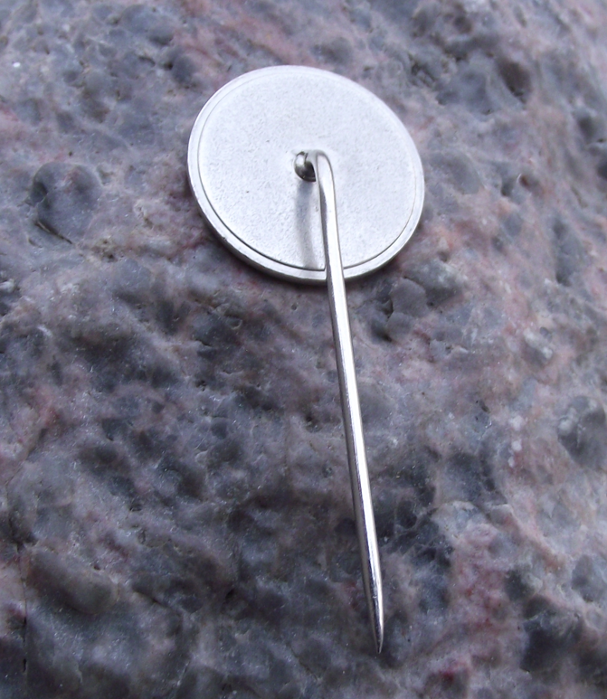 Vintage Czechoslovakia Olomouc Parrot Macaw Bird Breeders Club Pin Badge - Badgecrazy