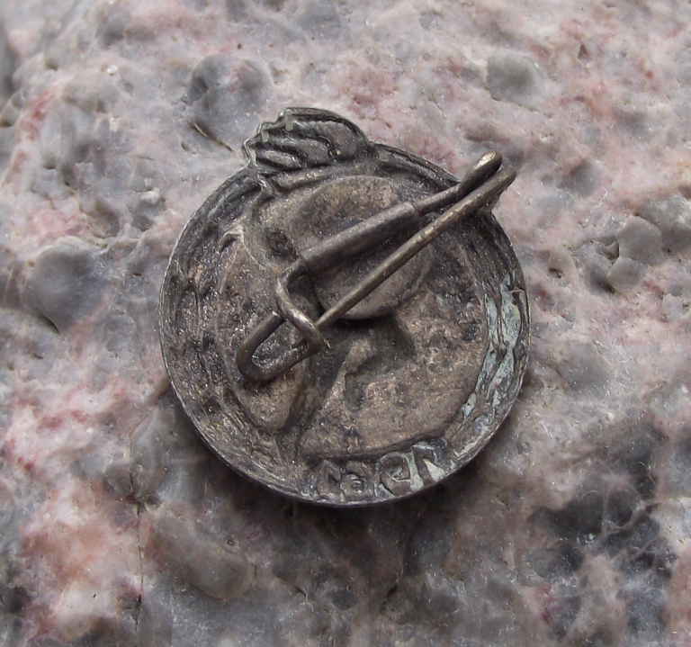 1961 Thalmann Pioneer East Germany Youth Athletics Runner Award Pin Badge - Badgecrazy