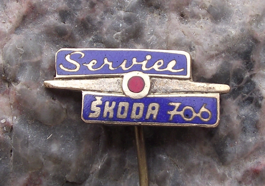 Vintage Skoda 706 RTO Bus Coach Mechanical Service Company Pin Badge