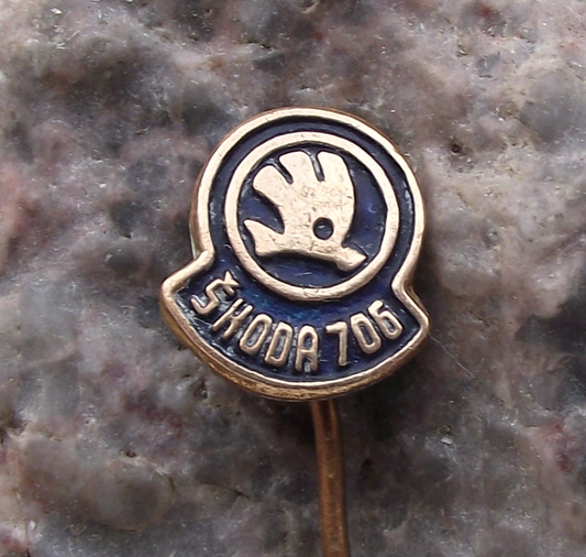 Vintage Skoda 706 RTO Veteran Bus Coach Company Logo Pin Badge