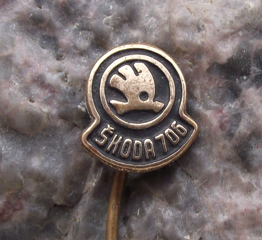 Vintage Skoda 706 RTO Veteran Bus Coach Company Logo Pin Badge