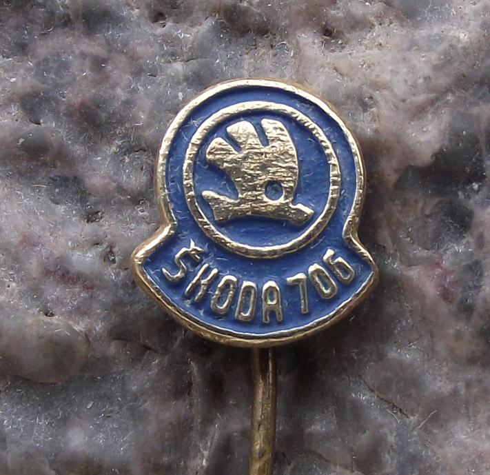 Vintage Skoda 706 RTO Veteran Bus Coach Company Logo Pin Badge