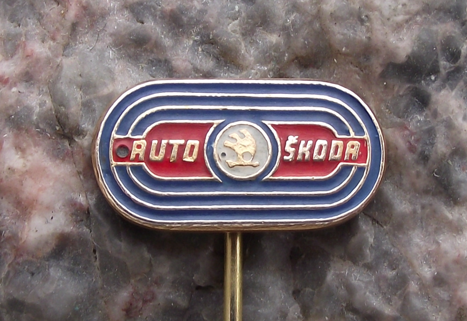 Vintage Auto Skoda Race Track Circuit Automobiles Car Racing Pin Badge