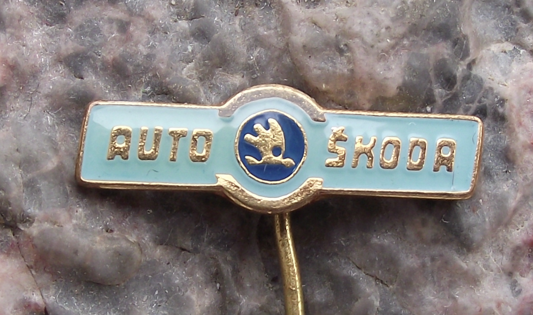 Vintage Auto Skoda Czechoslovakia Car Company Logo Pin Badge