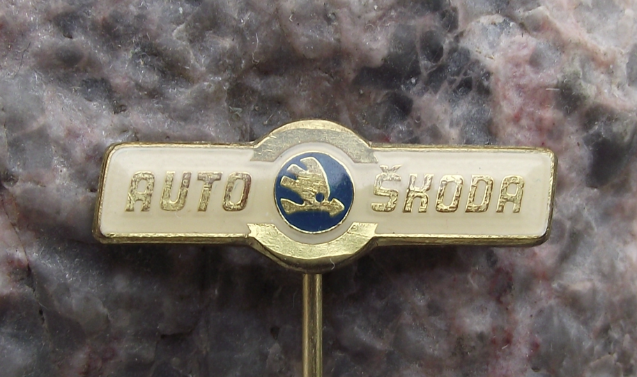 Vintage Auto Skoda Czechoslovakia Car Company Logo Pin Badge