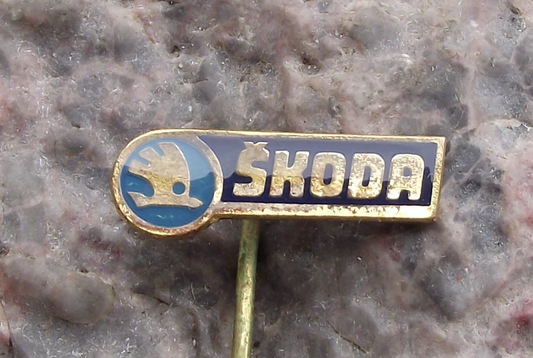 Vintage Skoda Automobiles Car Winged Arrow Logo Pin Badge
