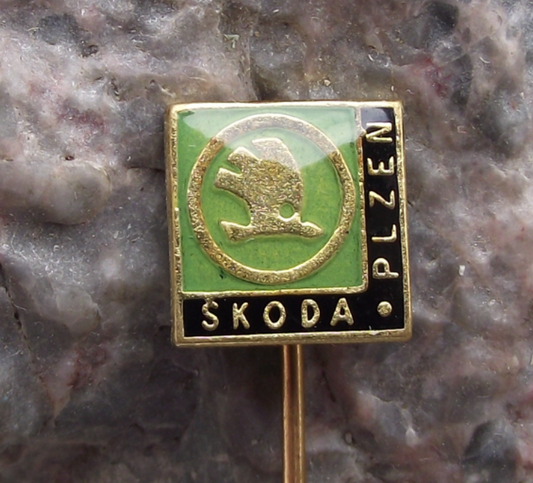 Vintage Skoda Car Company Plzen Pilsen Factory Advertising Pin Badge