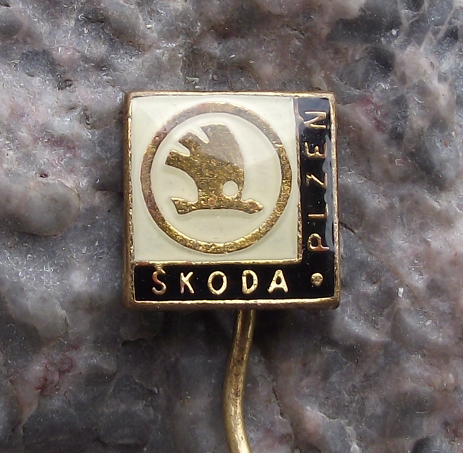 Vintage Skoda Car Company Plzen Pilsen Factory Advertising Pin Badge