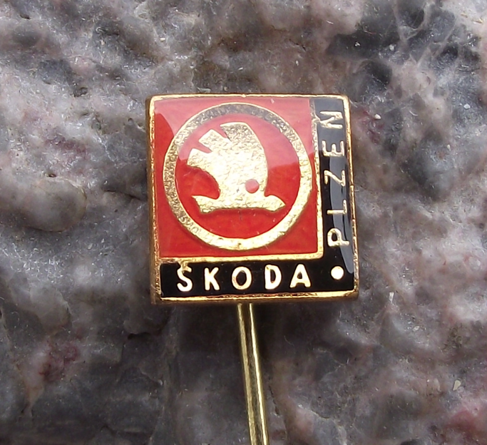 Vintage Skoda Car Company Plzen Pilsen Factory Advertising Pin Badge