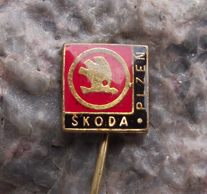 Vintage Skoda Car Company Plzen Pilsen Factory Advertising Pin Badge