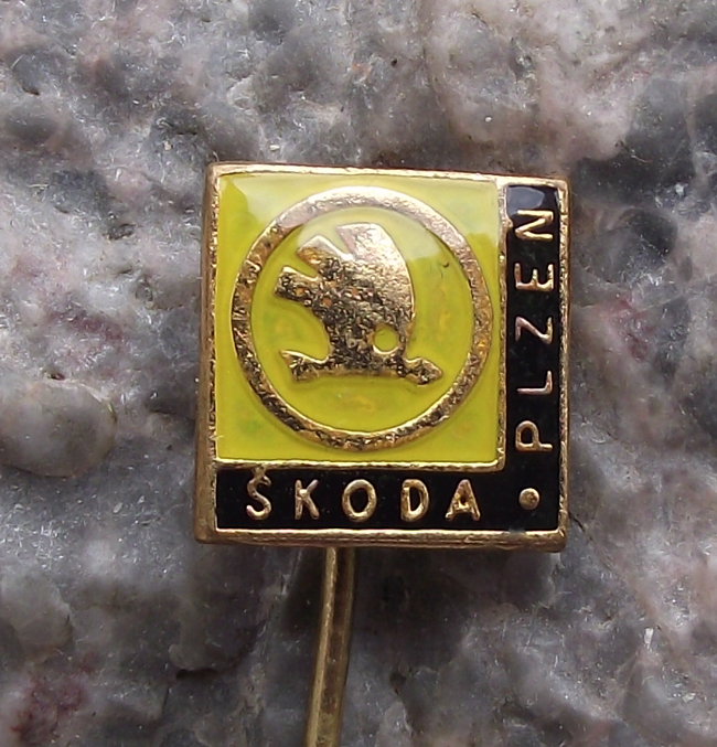 Vintage Skoda Car Company Plzen Pilsen Factory Advertising Pin Badge