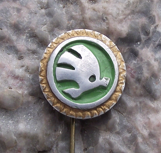 1950's Skoda Autos Cars Automobile Factory Winged Arrow Wheel Pin Badge