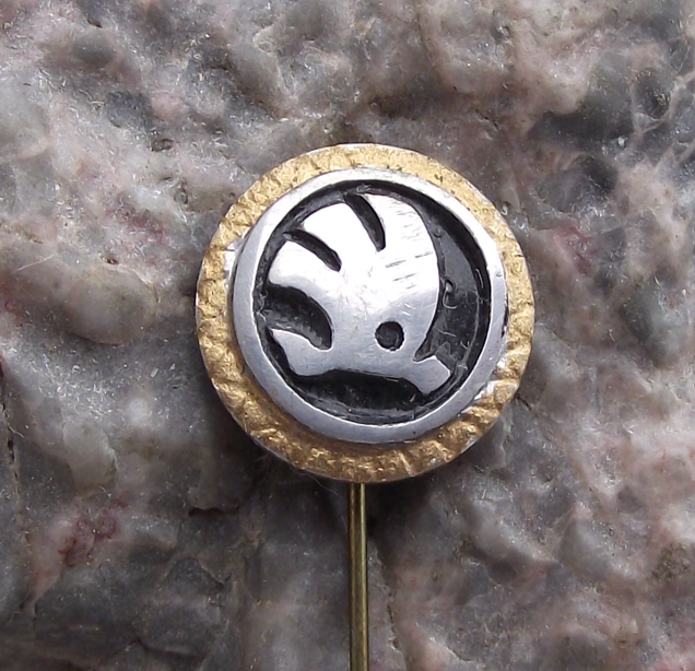 1950's Skoda Autos Cars Automobile Factory Winged Arrow Wheel Pin Badge