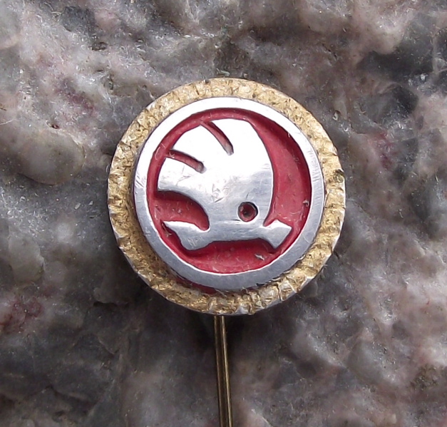 1950's Skoda Autos Cars Automobile Factory Winged Arrow Wheel Pin Badge