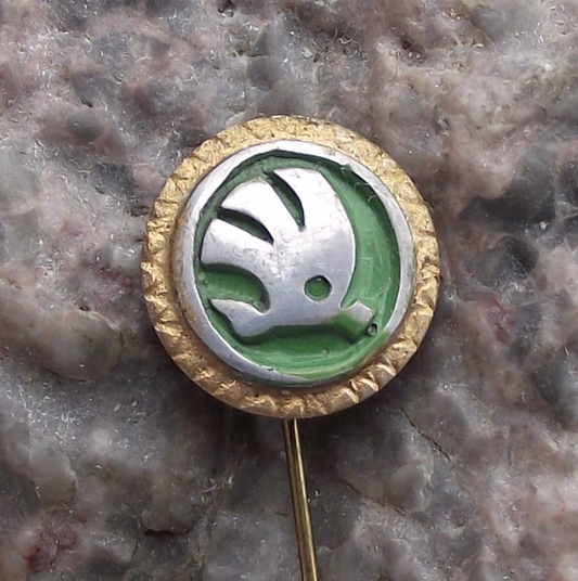 1950's Skoda Autos Cars Automobile Factory Winged Arrow Wheel Pin Badge