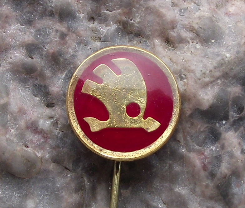 Vintage 1970's Skoda Autos Cars Automobile Factory Winged Arrow Pin Badge