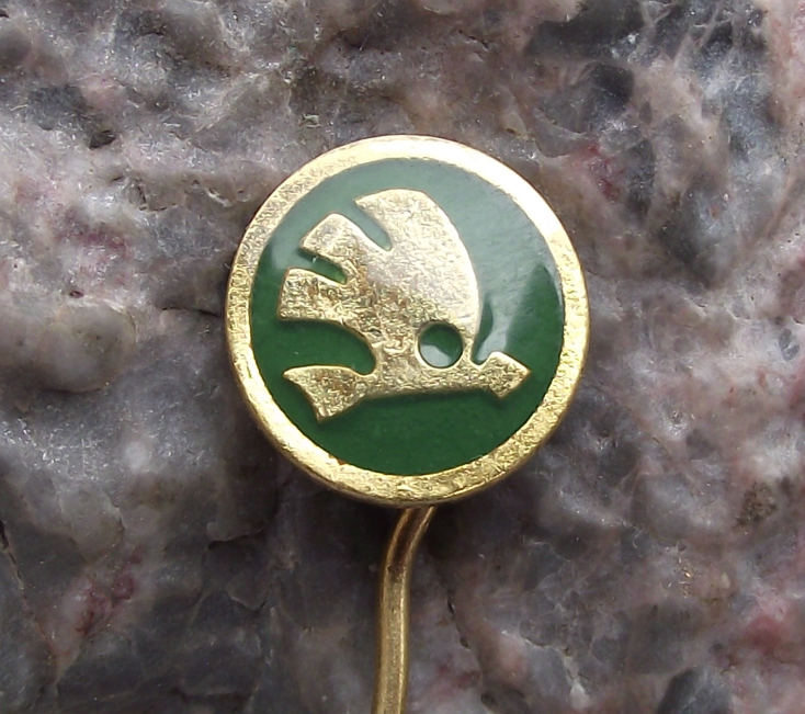Vintage 1970's Skoda Autos Cars Automobile Factory Winged Arrow Pin Badge