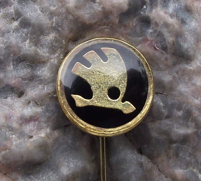 Vintage 1970's Skoda Autos Cars Automobile Factory Winged Arrow Pin Badge